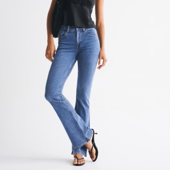 Signature Stretch High Rise Bootcut Jean